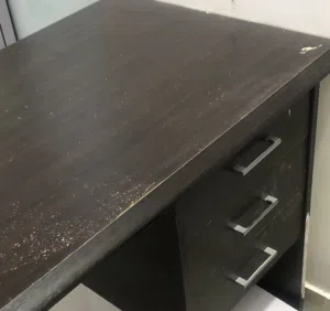 طاولة مكتبية مستعمل في حالة جيدة