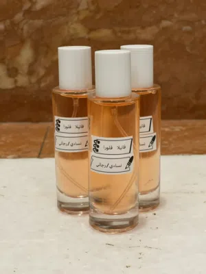 عطور فواحه بشكل جيد وثابتة على الملابس