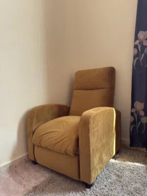 للبيع كرسين بحالة ممتازة – فرصة لا تعوض