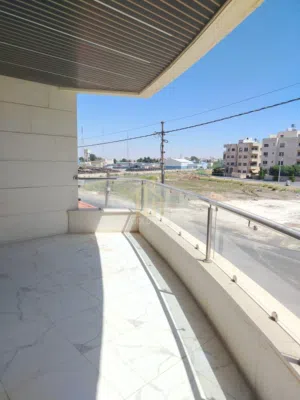 عقار مميز شقه طابق اول 200م في أجمل مناطق حي الصحابه / ref 1308