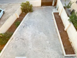 شقة  سكنيه لايجار—المستنده حي الشوابكه-بلقرب من بقاله اياد الطريفي- رقم البنايه12