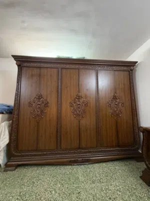 غرفه نوم نفرين ماليزيه المنشا بحاله جيده مع دوشك نفرين طبي بحاله حيده 6 قطع