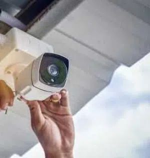 فني صيانة وتركيب كاميرات مراقبة – احتراف ودقة صيانه وتركيب ستلايت وكهرباء داخل المنازل