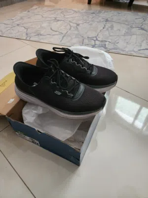 حذاء سكيتشرز أصلي (skechers hands free slip-ins) إستعمال خفيف جدا كالجديد قياس 47.5