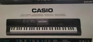 بيانو كاسيو استخدام بسيط مع ستاند  الحاله ممتازه بشتغل مع شاحن او بطاريات