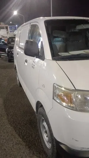 سوزوكي APV 2016 للبيع، لون أبيض، سيارة باص فان، محرك 2000 سي سي، تأمين شامل، حالة ممتازة