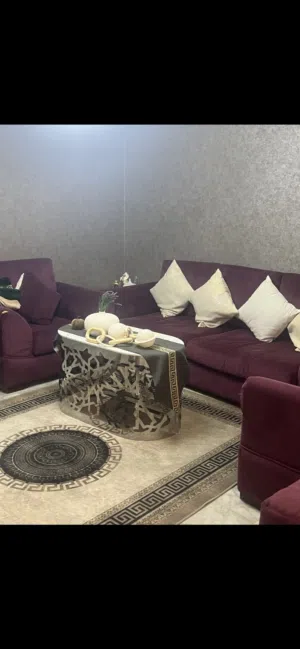 طقم كنب صالون او غرفة معيشة بحالة جيدة