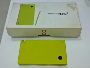 جهاز نينتندو Nintendo DSi قطعة نادرة