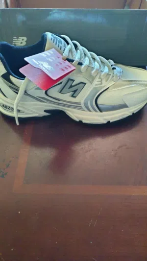 بوت New Balance فيتنامي
