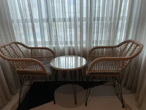 طقم كرسيين مع طاولة