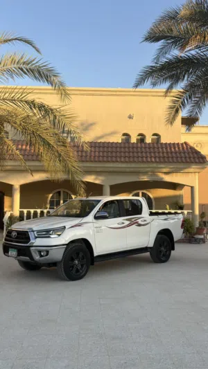 Used Toyota Hilux in Abu Dhabi