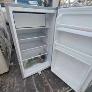 ثلاجة بحالة ممتاز للبيع