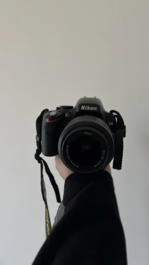Nikon D5100 DSLR camera kit in excellent condition للبيع كاميرا Nikon D5100 احترافية (Digital SLR)