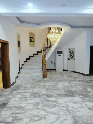 300 m2 More than 6 bedrooms Villa for Rent in Basra Jaza'ir