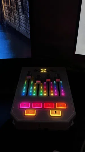 مكسر صوت Goxlr ابيض نضيف
