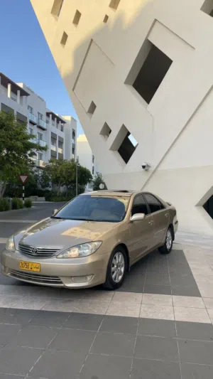 تويوتا كامري 2002 XLE بنزين مرخصة مع نظام أندرويد أوتو وداخلية جلد