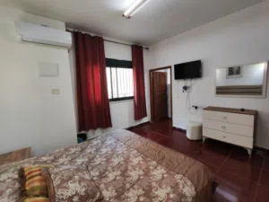 شقة صغيرة مفروشة للايجار في عين مصباح قرب بنك فلسطين المركزي