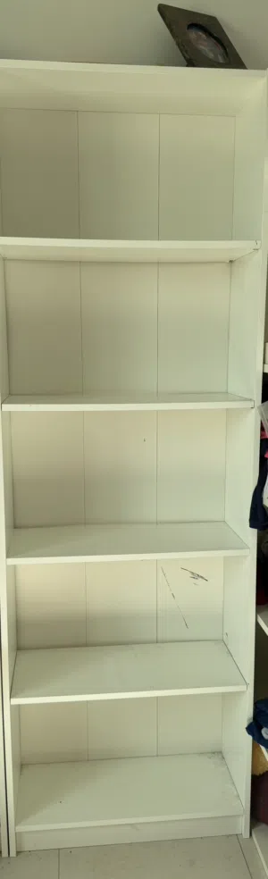 ارفف من ايكيا يوجد ثلاث قطع