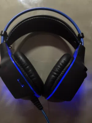 سماعة قيمنق بإضاءة – شبه جديدة وبسعر رخيص جدا