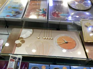 لوحات فنية رسم يدوي ريزن تحف ديكورات نوافير ماء ايات قرآنية ساعات حائط أشكال مختلفة