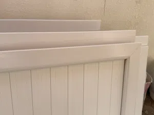 أبواب لون ابيض