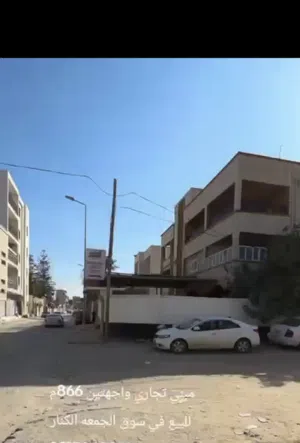 مبنى تجاري واجهتين