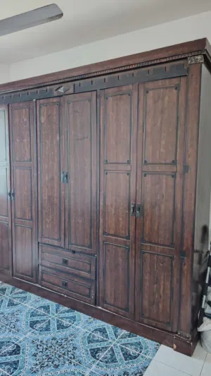 HUGE CLOSET / دولاب كبير
