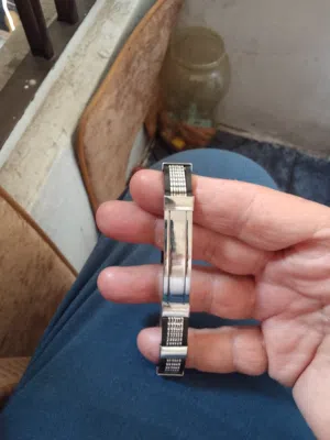 اسوره استانلس ستيل مزينه بالنيكل الاسود بحاله جيده جدا