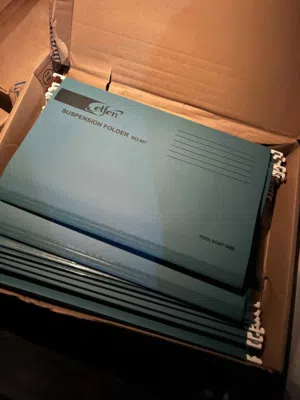 يوجد ملفات معلقة عدد 500 واظرف عدد200 للبيع مع بعض