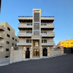 شقة فاخرة للبيع مساحة 150 م2 في طبربور بالقرب من جامعة العلوم الاسلامية ودوار الدبابة