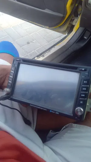 شاشه للبيع جديده إلى الآن مومستخدمه