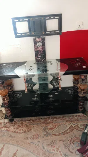 ميز شاشة زجاج قيم وحط سعرك