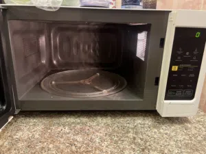 LG 20 - 24 Liters Microwave in Muscat
