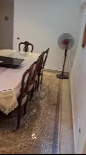 شقه للبيع بمدينه نصر الحي التامن خطوات للنادي الاهلي الشقه بتطل علي شارع الطاقه