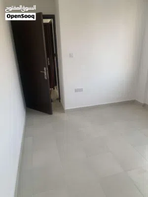 نحتاج شخص مشاركة سكن غرف ماستر مع شخصين