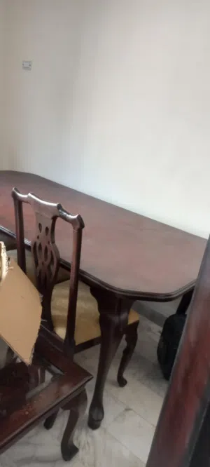 غرفه سفره كامله بحاله ممتازه جدا جدا 8 مقاعد وفضيه وبوفيه خشب زان