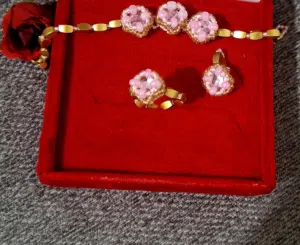 طقم اكسسوارات 3 قطع اسوره وخاتم وعليقه لسلسله بسعر رهيييب مخفض جداا