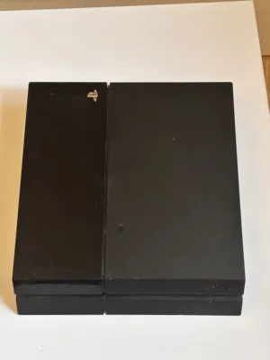 PlayStation أربعة￼