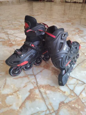 اسكيت للبيع ماركه اصليه غير موجوده في السودان جايه من خارج البلاد نظيفه شاذه فرصه لن تاتي بعد هذه