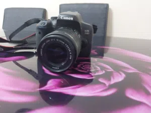 كميرا نوع كانون مستعمل نضيفه جدا 750D