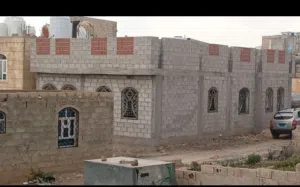 بيت مسلح للبيع ثلاث لبن