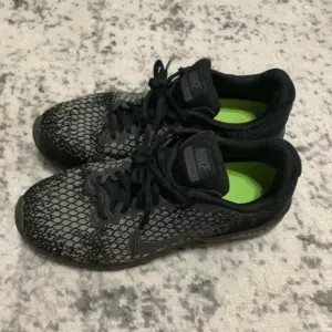 بوط رياضي جديد NIKE AIR MAX SEQUENT 2