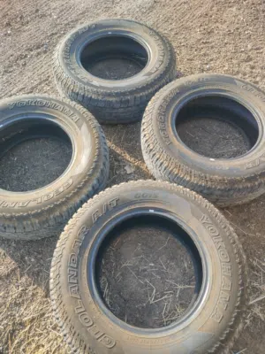 للبيع تواير رنج 17استخدم بسيط مقاس 265/70  موديل 2024