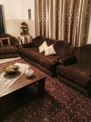 طقمين كنب مستعمل للبيع ب 150 دينار