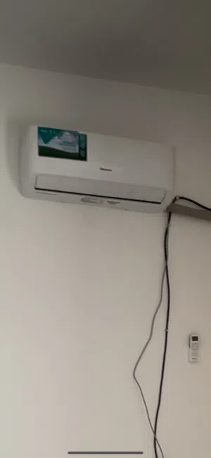 مكيف هايسنس 12 شبه جديد، ركبناه في المكتب وما اشتغلش الا مرات معدودة