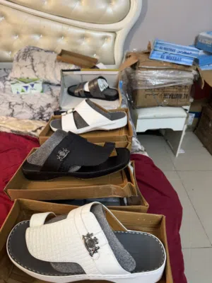للبيع أحذية بالجملة جديدةات