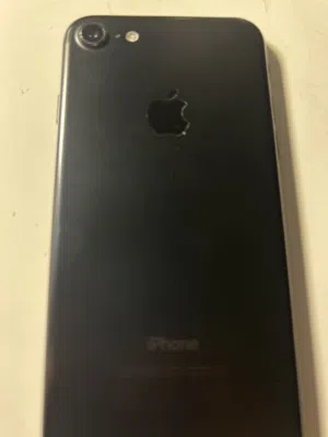 iphone 7 بحالة جيدة بس كسر بالشاشه