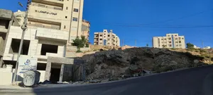 قطعة ارض سكنية مميزة جدا ومطلة  للبيع على شارع الاردن (ابو نصير)