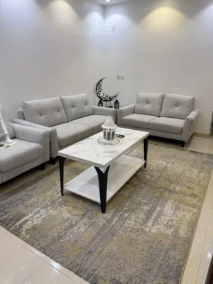 كنب فاخر للبيع بحالة ممتازة – نظيف جداً