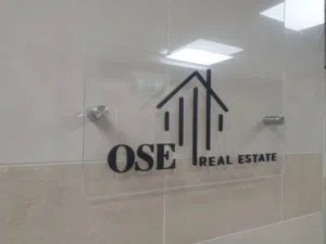 تصميم وتنفيذ الوحات الخارجية والدخلية